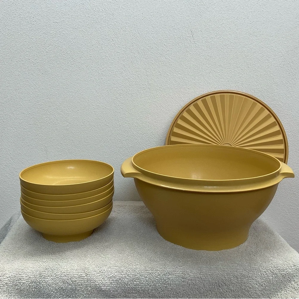 Tupperware Vintage Harvest gold salad set large bowl with 6 smaller bowls